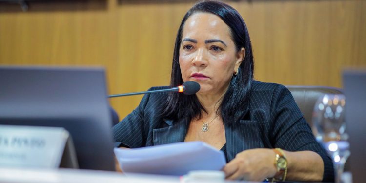 Concita Pinto busca conscientização de jovens sobre importância do voto