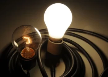 Conta de luz terá bandeira tarifária vermelha patamar 2 em agosto