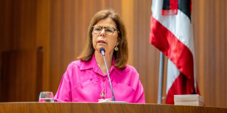 Dra. Helena Duailibe celebra conquistas na saúde e cultura durante discurso na Assembleia Legislativa