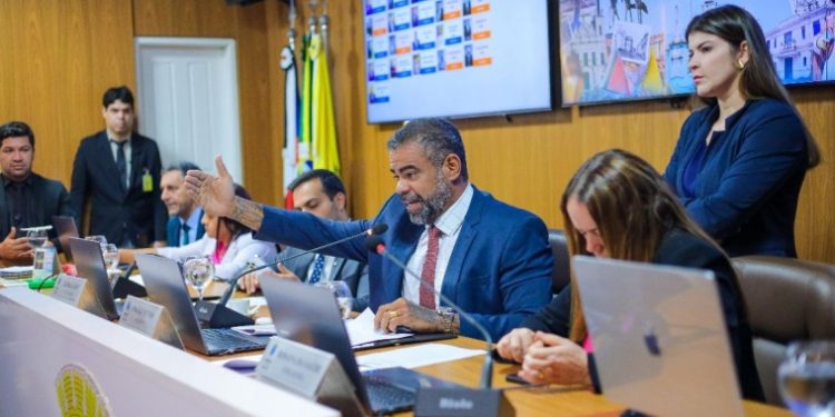 Projeto de Lei de Paulo Victor propõe prioridade em exames para pessoas com diabetes