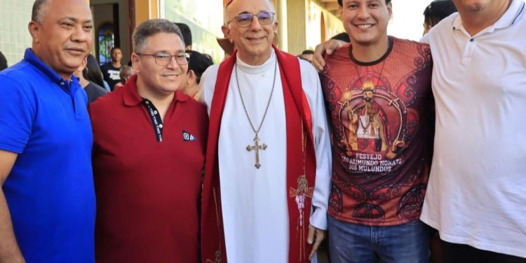 Prefeito Preto e vice-governador Felipe Camarão participam do encerramento do festejo de São Raimundo dos Mulundus em Vargem Grande