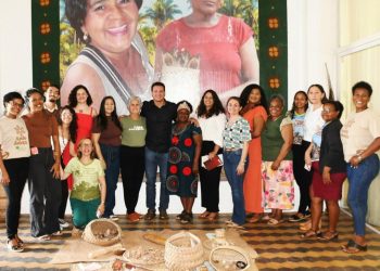 “Mulheres fortes do babaçu”: Felipe Camarão enaltece quebradeiras e reforça parceria