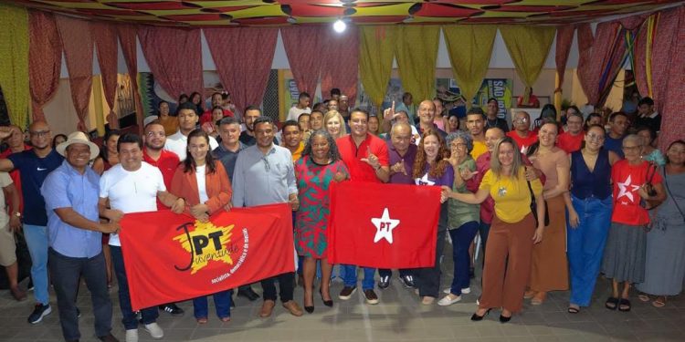 Felipe Camarão prestigia posse do Diretório Municipal do PT em São José de Ribamar