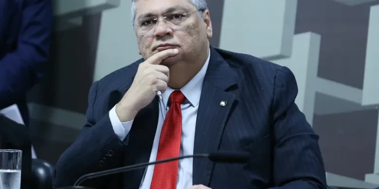 Flávio Dino expõe nepotismo no governo Brandão durante sessão no STF