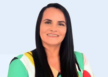 Empresa ligada à família da prefeita soma R$ 10 milhões em contratos enquanto escolas seguem precárias