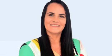 Empresa ligada à família da prefeita soma R$ 10 milhões em contratos enquanto escolas seguem precárias