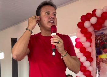 “Diálogos pelo Maranhão” chega a Humberto de Campos: Felipe Camarão compartilha ideias com a população local