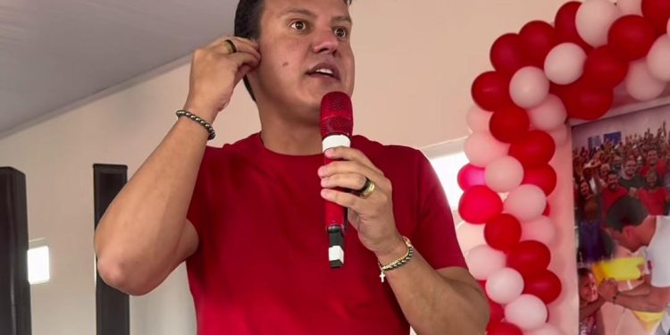 “Diálogos pelo Maranhão” chega a Humberto de Campos: Felipe Camarão compartilha ideias com a população local
