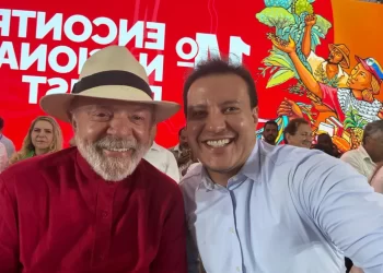 Encontro entre Lula e Felipe Camarão em evento do MST reforça articulações políticas para 2026