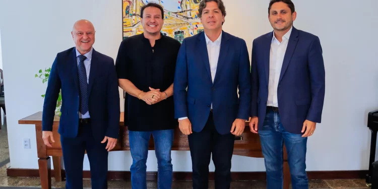 Felipe Camarão articula com ministro das Comunicações expansão da internet no Maranhão