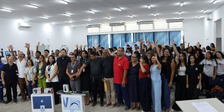 Projeto de formação em cinema etnográfico entrega certificados e kits audiovisuais a escolas da rede estadual