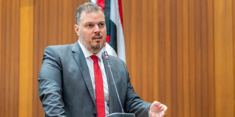 Aniversário do PCdoB expõe racha interno e críticas à condução de Rodrigo Lago