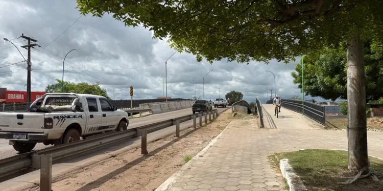 Após correções estruturais, passarelas da BR-316 em Bacabal voltam a funcionar
