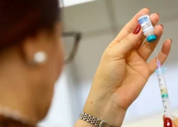Prorrogação da vacinação contra HPV reforça alerta sobre prevenção de cânceres