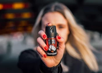 Projeto que autoriza spray de pimenta para mulheres avança e segue para sanção presidencial