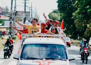Felipe Camarão inicia agenda de rua com carreata no Itaqui-Bacanga