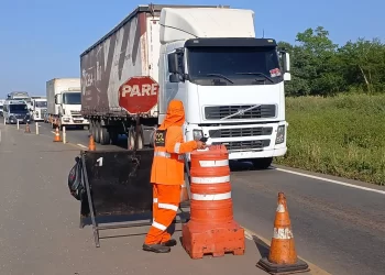 Obras na ponte dos Mosquitos exigem atenção de motoristas na BR-135