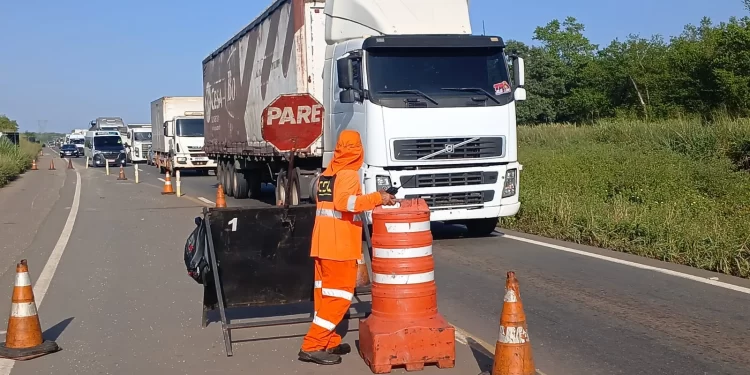Obras na ponte dos Mosquitos exigem atenção de motoristas na BR-135