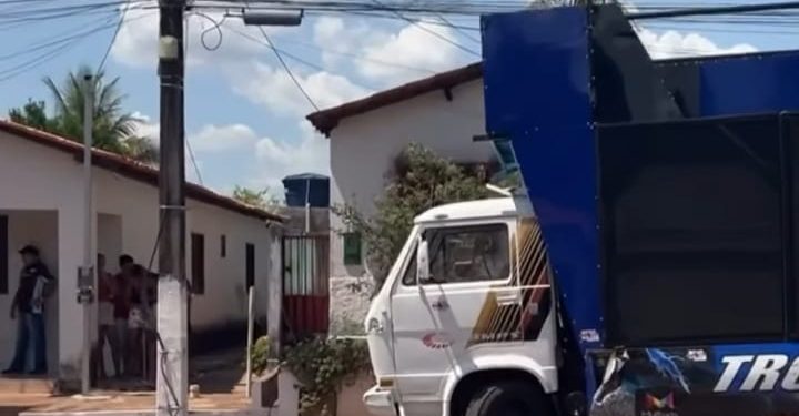 Passeata em Riachão termina com morte após acidente envolvendo trio elétrico