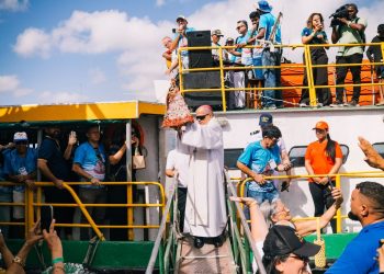 Baía de São Marcos vira cenário de manifestação religiosa durante o Círio de Nazaré