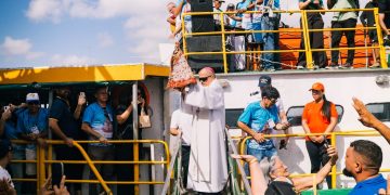 Baía de São Marcos vira cenário de manifestação religiosa durante o Círio de Nazaré